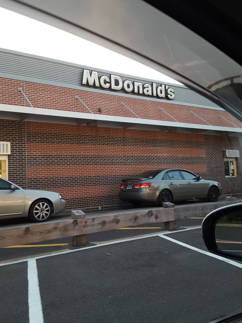 McDonalds | cafe | 1094 Whalley Ave, New Haven, CT 06515, USA | 2033896456 OR +1 203-389-6456