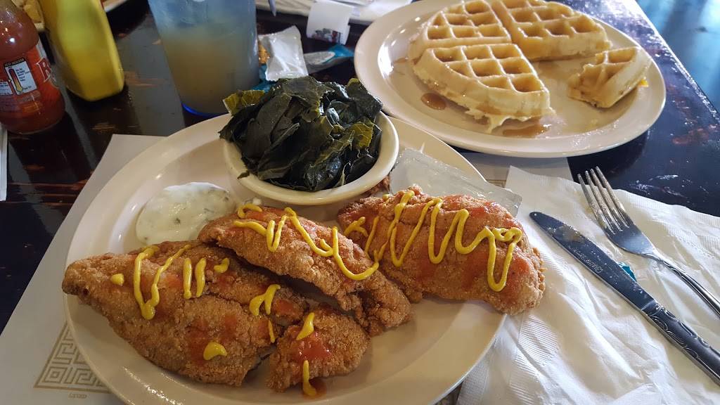 Maxines Chicken & Waffles | restaurant | 132 N East St, Indianapolis, IN 46204, USA | 3174233300 OR +1 317-423-3300