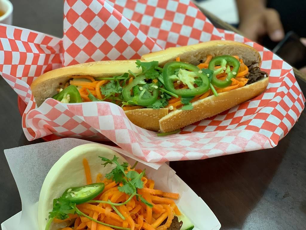 Banh Mi Metro | restaurant | 2055 Lawrence Ave E, Scarborough, ON M1R 2Z4, Canada | 4167509979 OR +1 416-750-9979