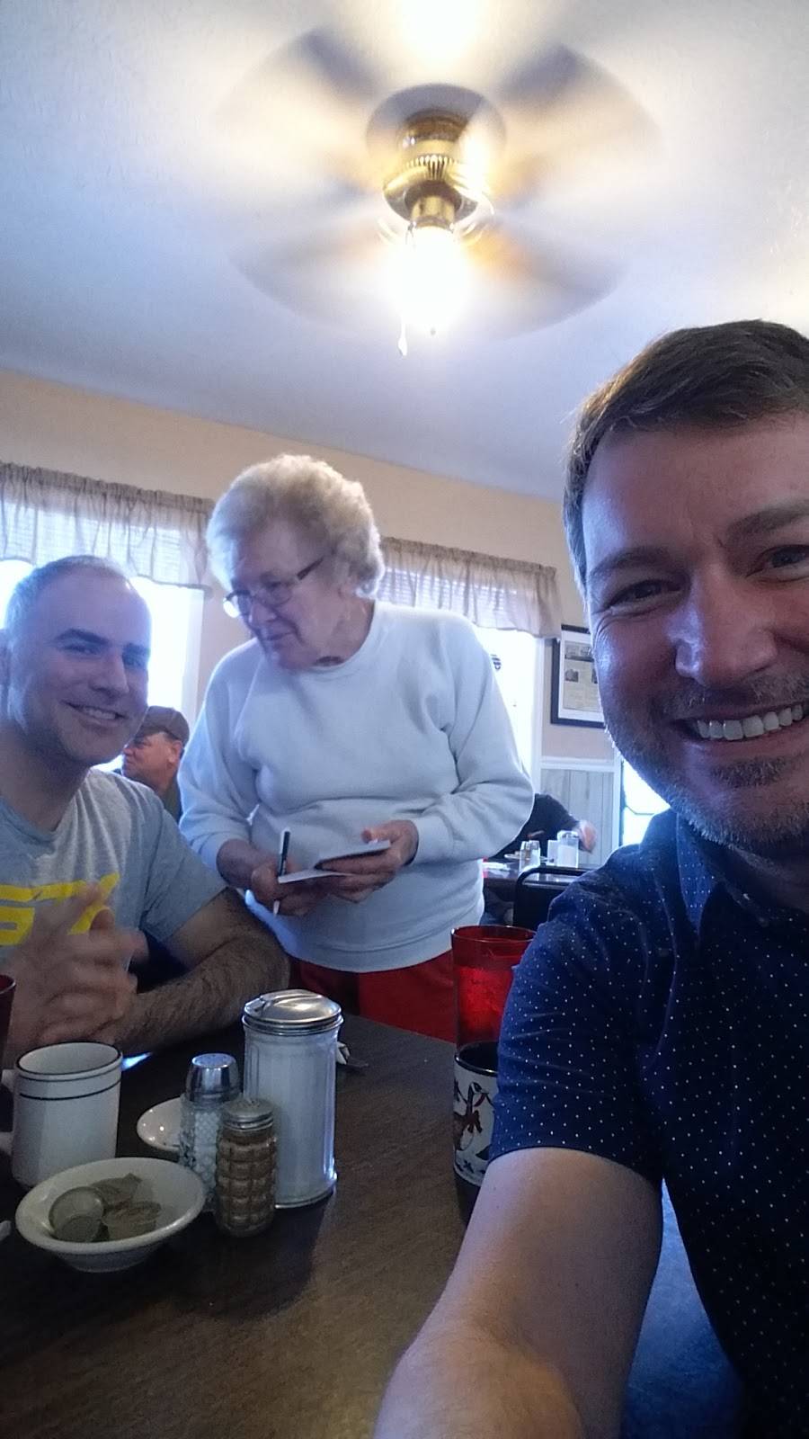 Roxies Cottage Restaurant | restaurant | 105 Old Porter Pike, Bowling Green, KY 42103, USA | 2707814829 OR +1 270-781-4829