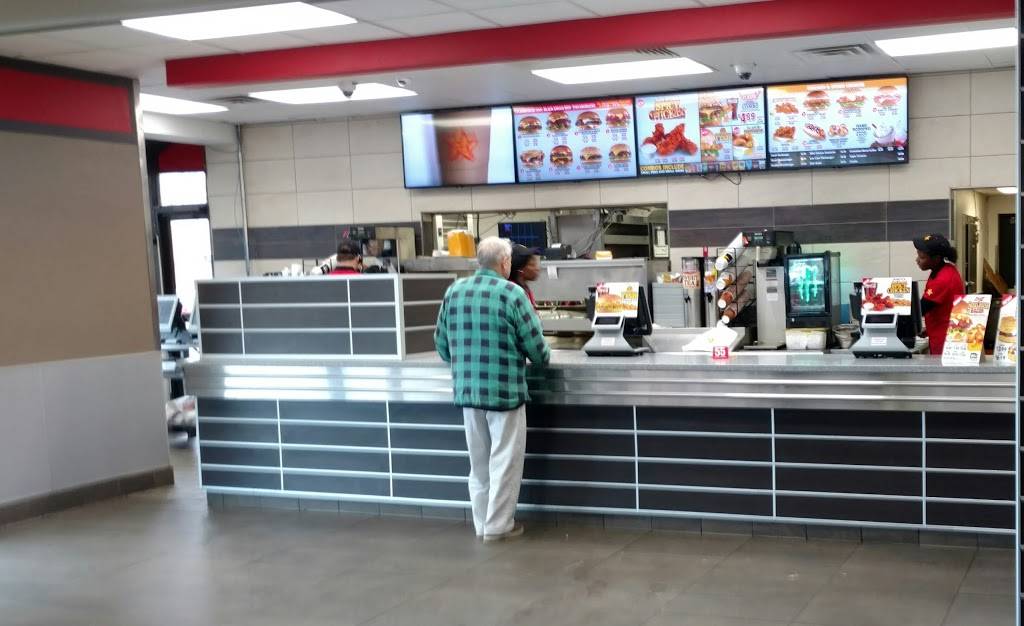 Hardees | restaurant | 101 N Main St, East Peoria, IL 61611, USA | 3096993201 OR +1 309-699-3201