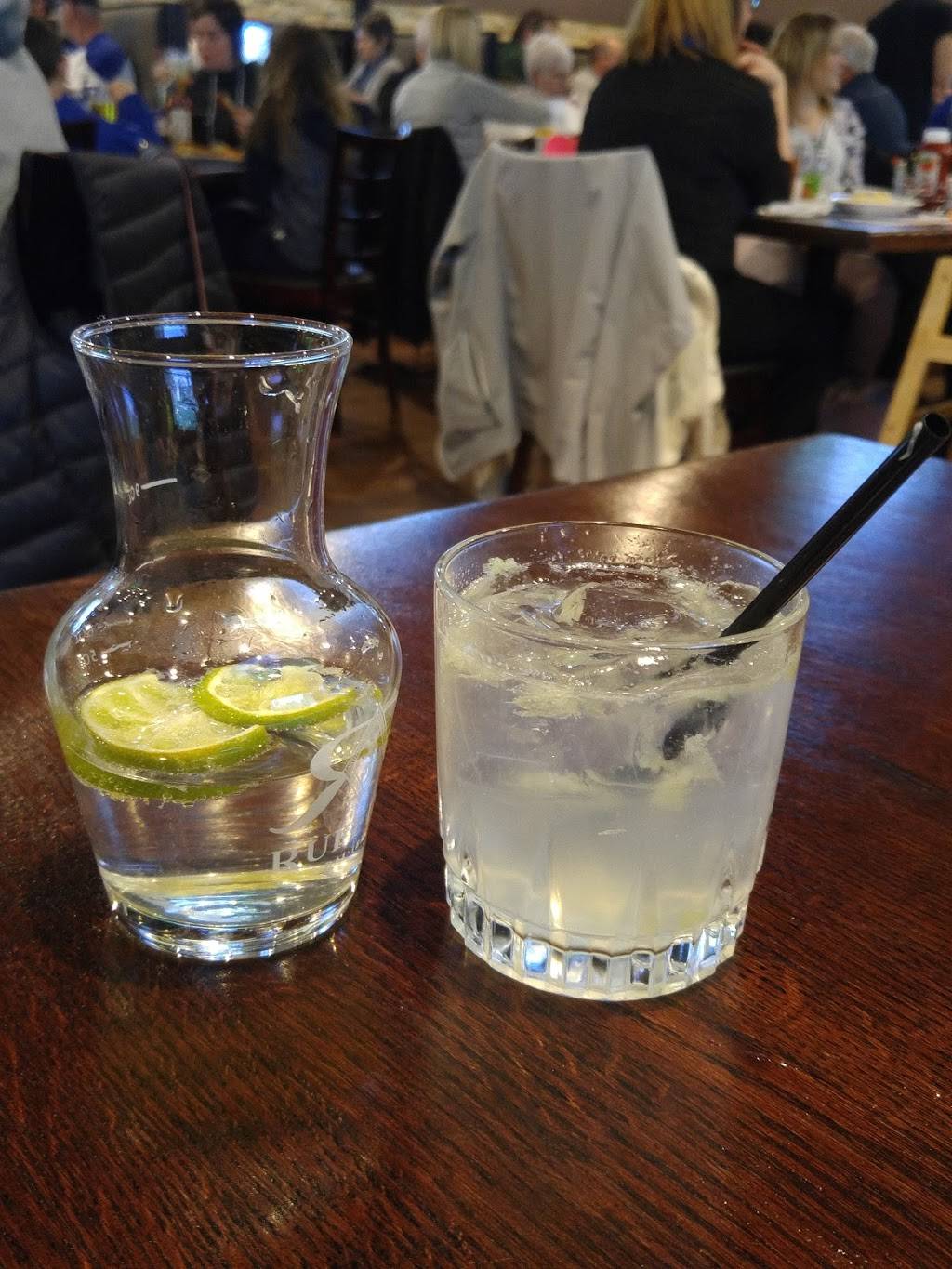 Castle Johns Pub and Restaurant | restaurant | 900 Division St, Cobourg, ON K9A 5V2, Canada | 9053770001 OR +1 905-377-0001