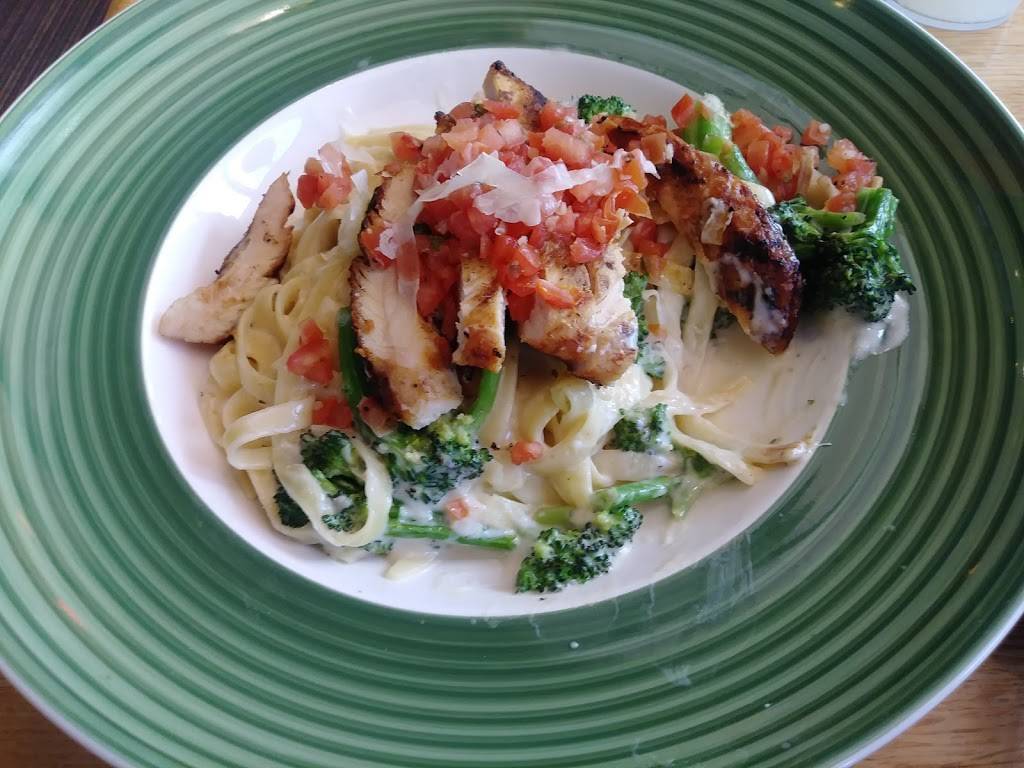 Applebees Grill + Bar | restaurant | 2 Executive Blvd, Yonkers, NY 10701, USA | 9145950601 OR +1 914-595-0601