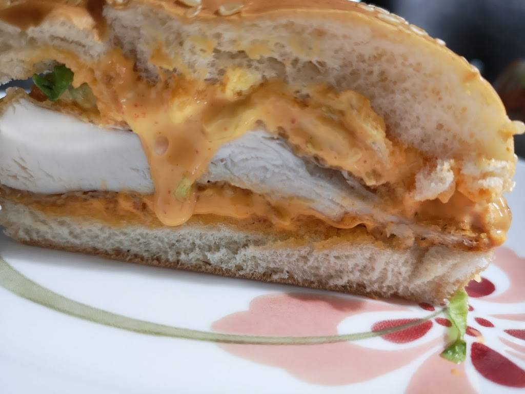 Mary Browns Chicken & Taters | restaurant | 2694 Eglinton Ave E, Scarborough, ON M1K 2S3, Canada | 4162661616 OR +1 416-266-1616