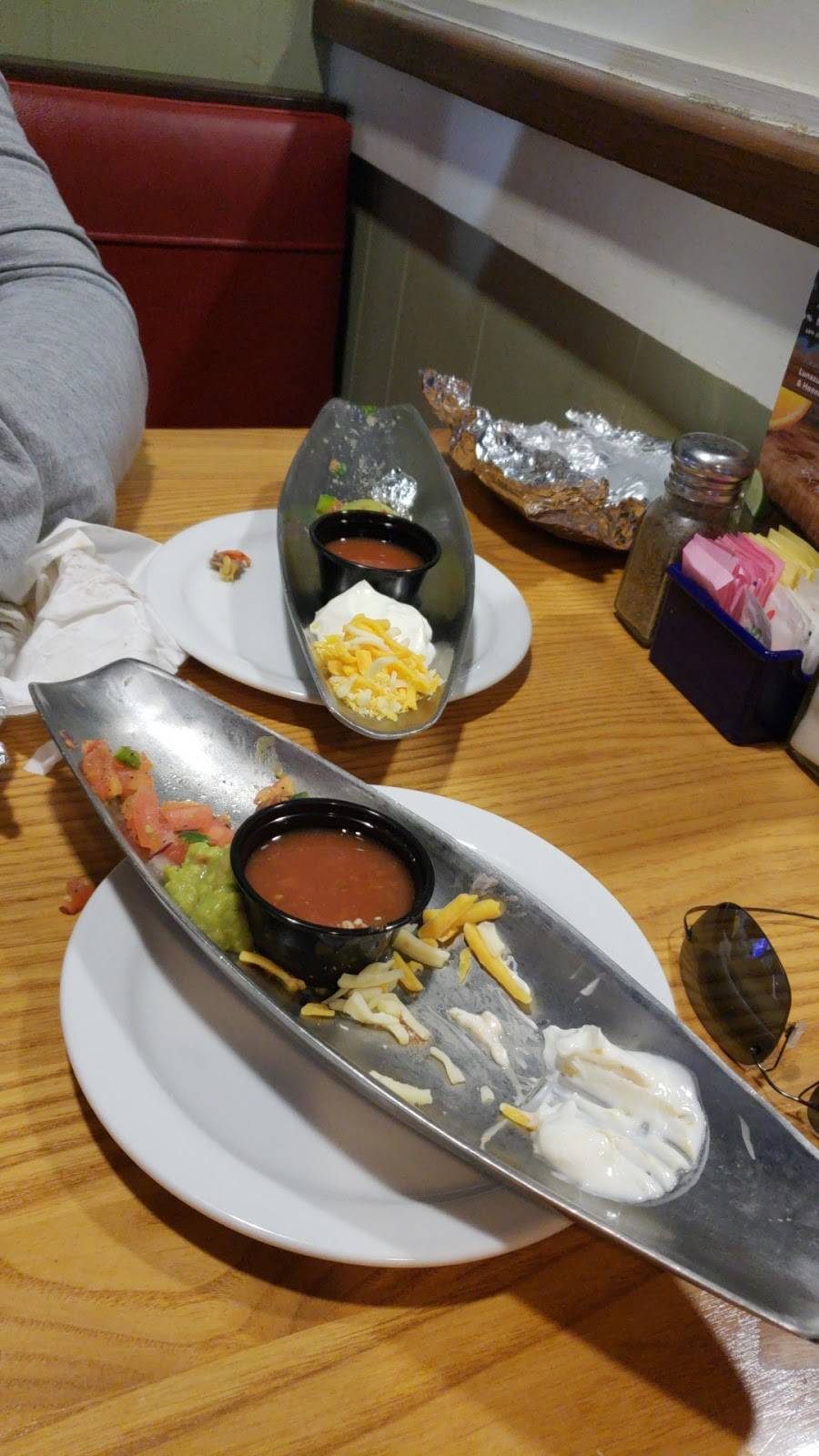 Chilis Grill & Bar | restaurant | 623 W Oglethorpe Hwy, Hinesville, GA 31313, USA | 9124084800 OR +1 912-408-4800