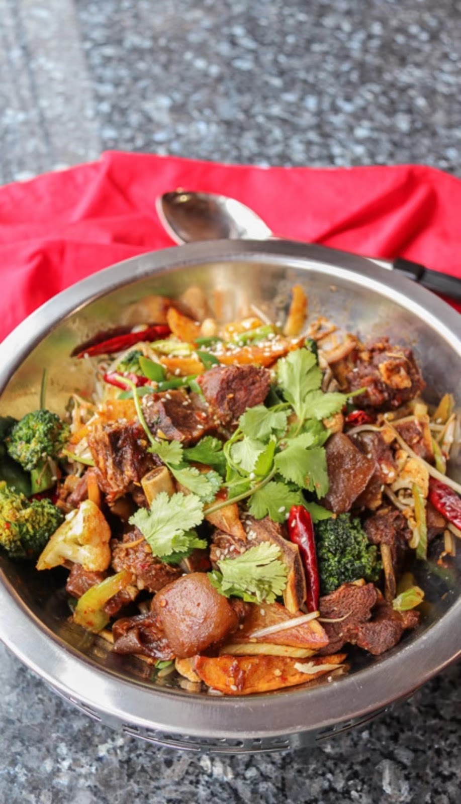 Sizzling Pot King | restaurant | 660 S King St, Seattle, WA 98104, USA | 2066240314 OR +1 206-624-0314