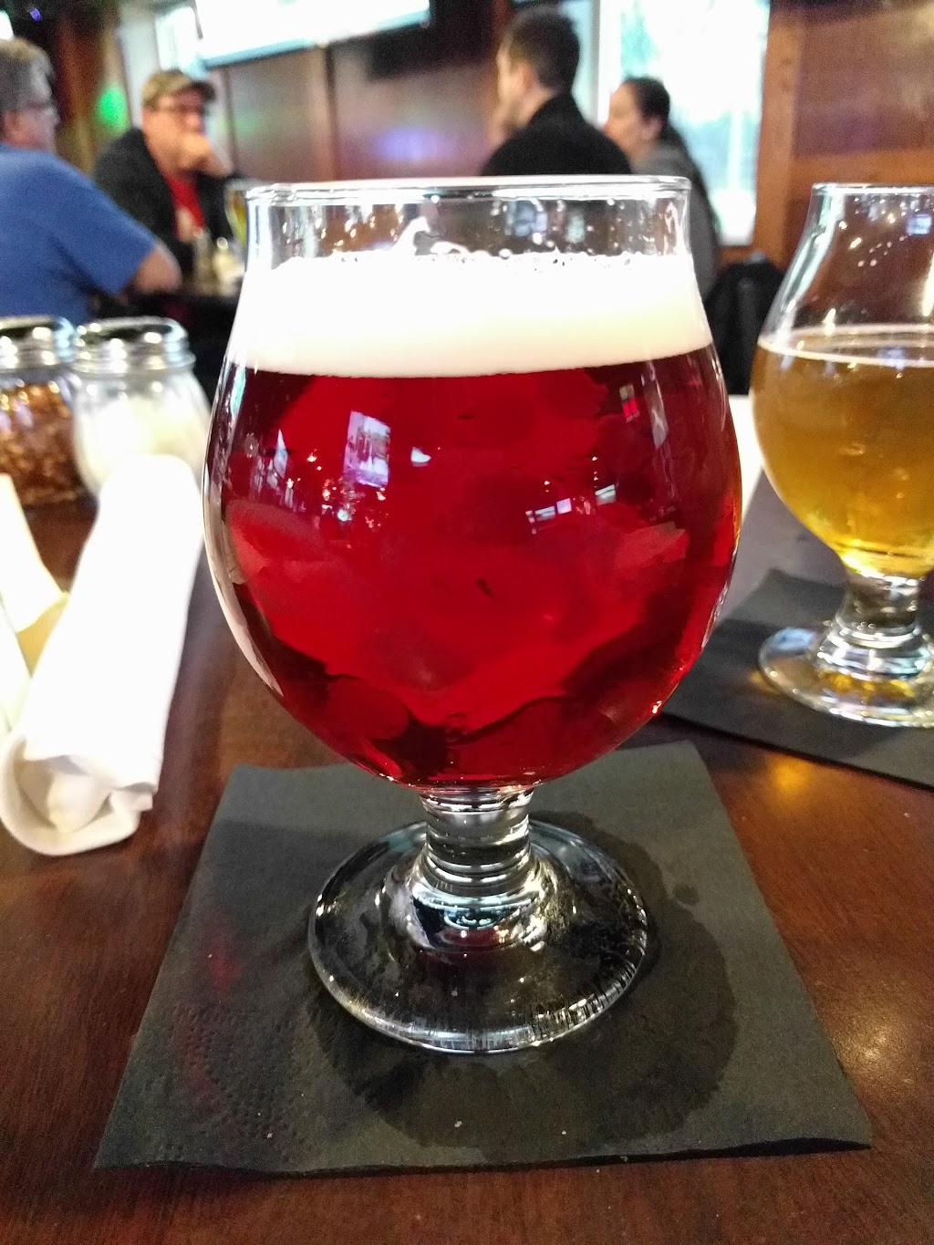 One Under Craft Beer & Eats | restaurant | 35780 Five Mile Rd # 2, Livonia, MI 48154, USA | 7344645555 OR +1 734-464-5555