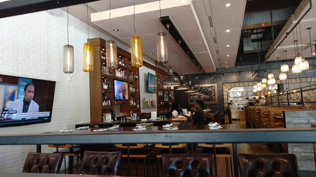 Not Your Average Joes | restaurant | 15101 Potomac Town Pl, Woodbridge, VA 22191, USA | 5719895637 OR +1 571-989-5637