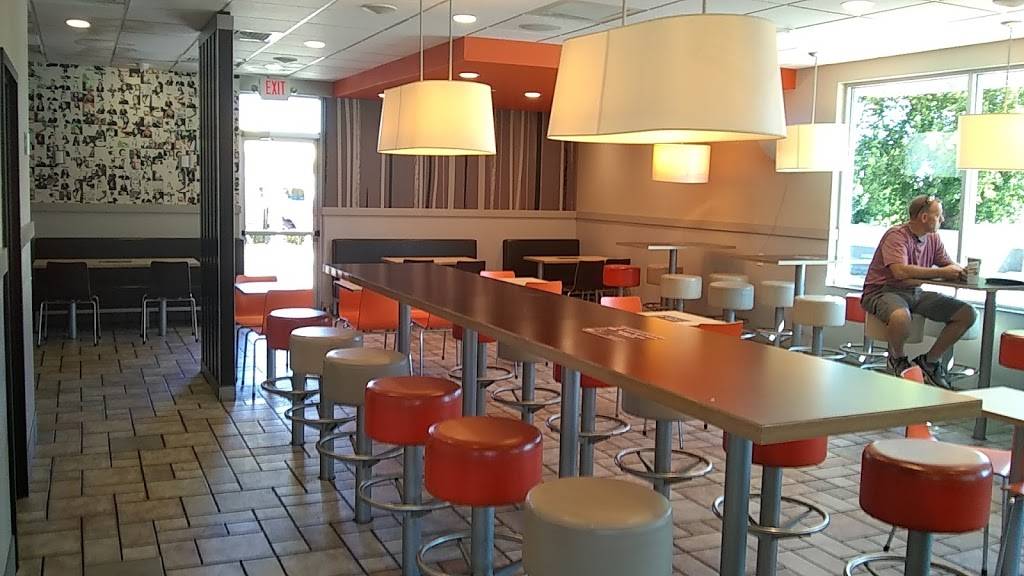 McDonalds | cafe | 417 Michigan St NE, Grand Rapids, MI 49503, USA | 6164540778 OR +1 616-454-0778
