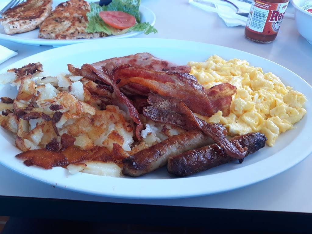 Finos Family Dining | restaurant | 450 N Perry St, Pontiac, MI 48342, USA | 2483346116 OR +1 248-334-6116