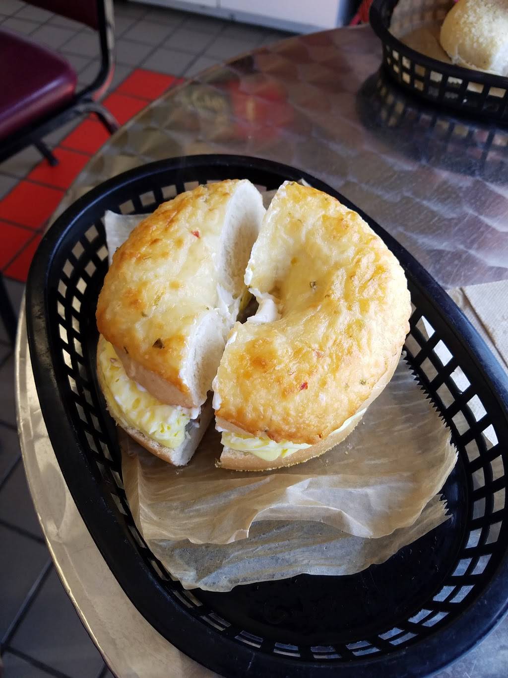 Big Apple Bagels | bakery | 3915 Plainfield Ave NE, Grand Rapids, MI 49505, USA | 6163641919 OR +1 616-364-1919