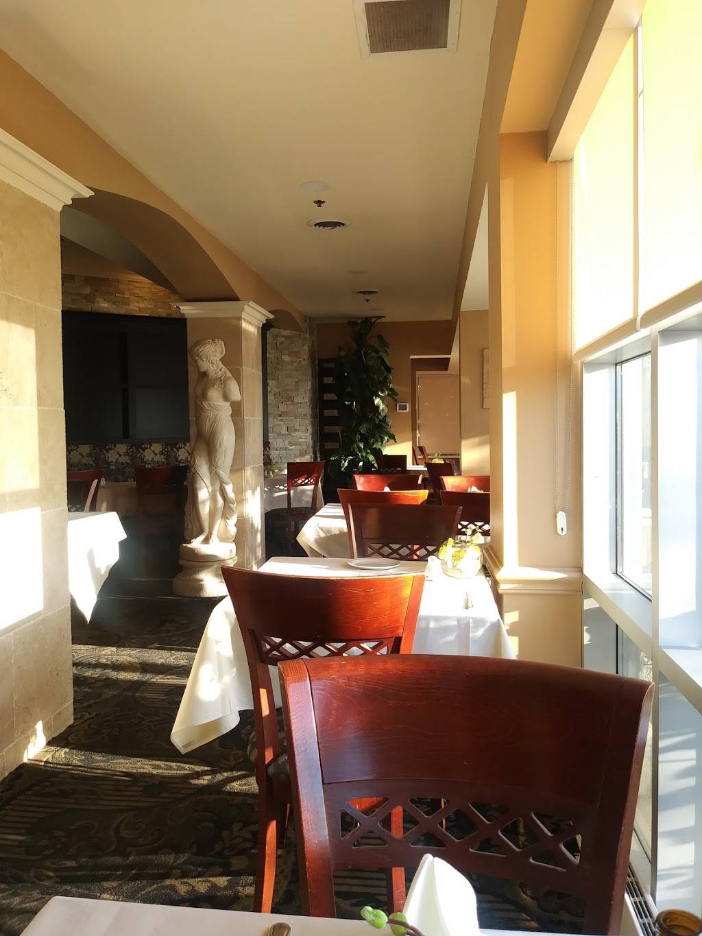 Botticelli Restaurant | restaurant | 705 Applewood Crescent, Concord, ON L4K 5V7, Canada | 9055322205 OR +1 905-532-2205