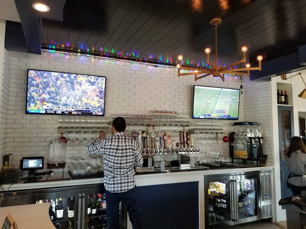 The Fountainhead Wine & Beer Bar | restaurant | 11595 Fountainhead Dr, Westchase, FL 33626, USA | 8139204556 OR +1 813-920-4556