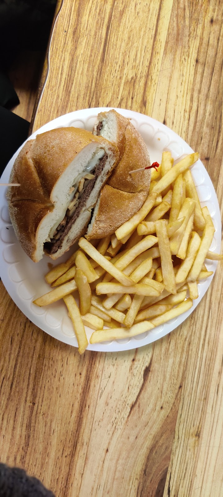 Stadium Pizza & Grill | meal delivery | 2400 S 10th St, Philadelphia, PA 19148, USA | 2157555411 OR +1 215-755-5411