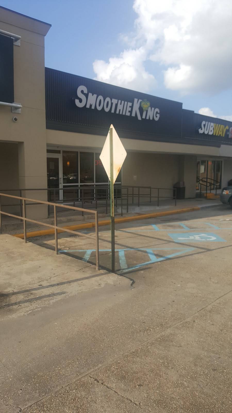 Smoothie King | meal delivery | 111-A Robert E Lee Blvd, New Orleans, LA 70124, USA | 5042861471 OR +1 504-286-1471