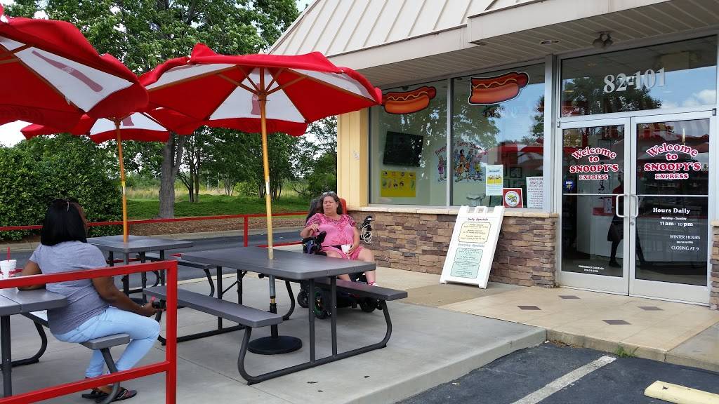 Snoopys Hot Dogs & More | restaurant | 82 Glen Rd, Garner, NC 27529, USA | 9197792545 OR +1 919-779-2545