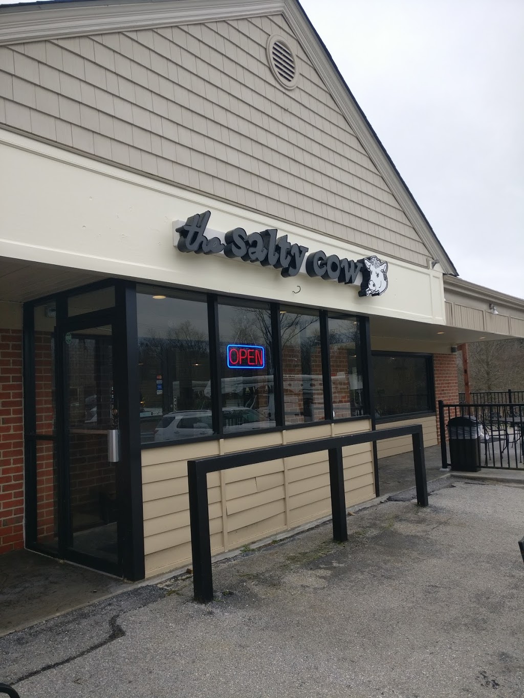The Salty Cow | restaurant | 840 Street Rd, West Chester, PA 19382, USA | 6103990900 OR +1 610-399-0900
