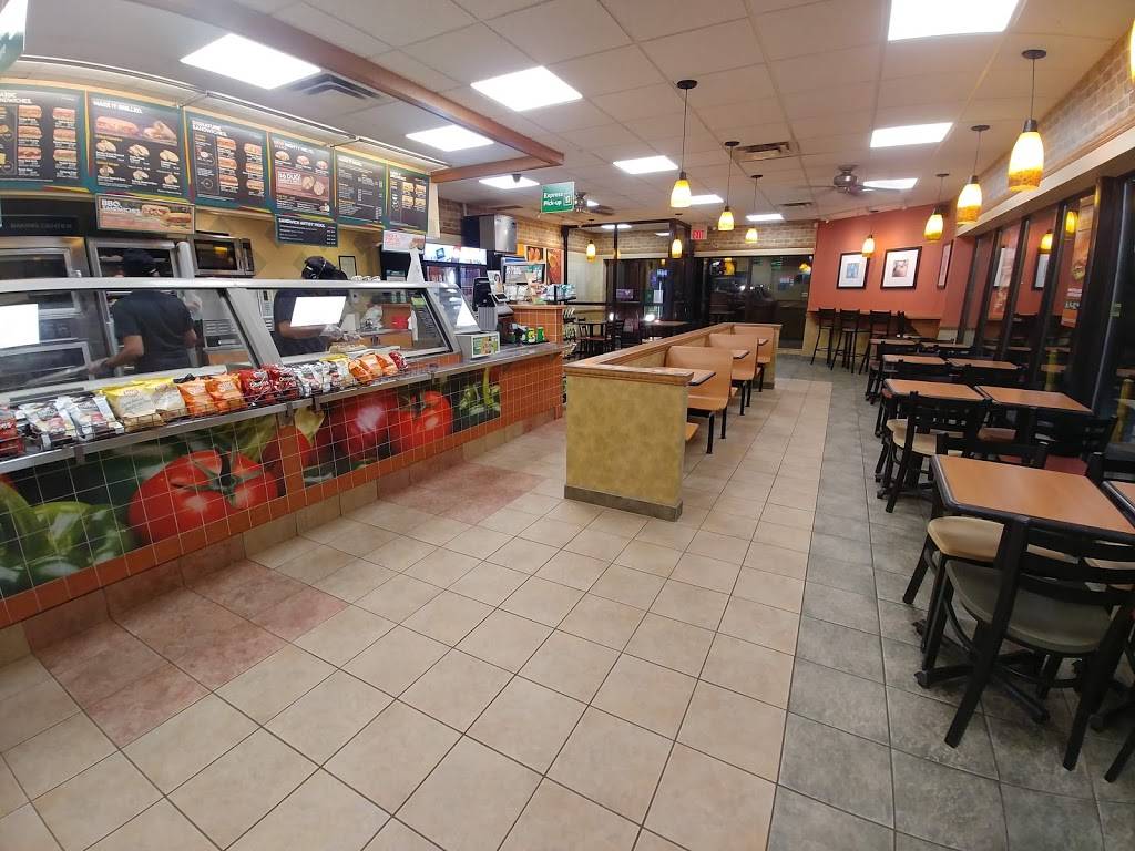 Subway | restaurant | 941 Hamilton Rd Hamilton-Highbury Plaza, Unit 3, London, ON N5Z 1W5, Canada | 5196596864 OR +1 519-659-6864
