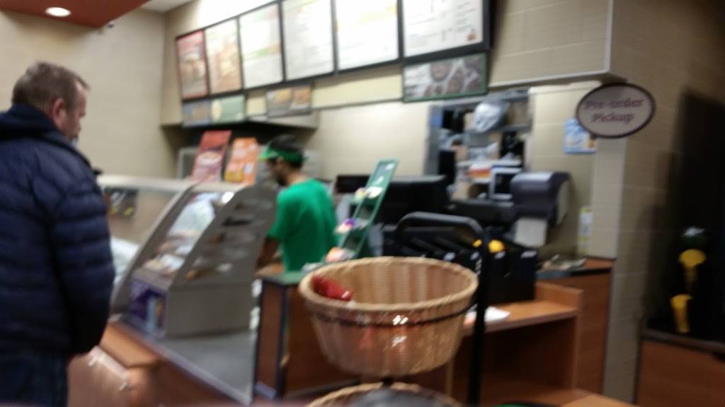 Subway | restaurant | 88 Queens Quay W, Toronto, ON M5J 0B8, Canada | 4166076666 OR +1 416-607-6666