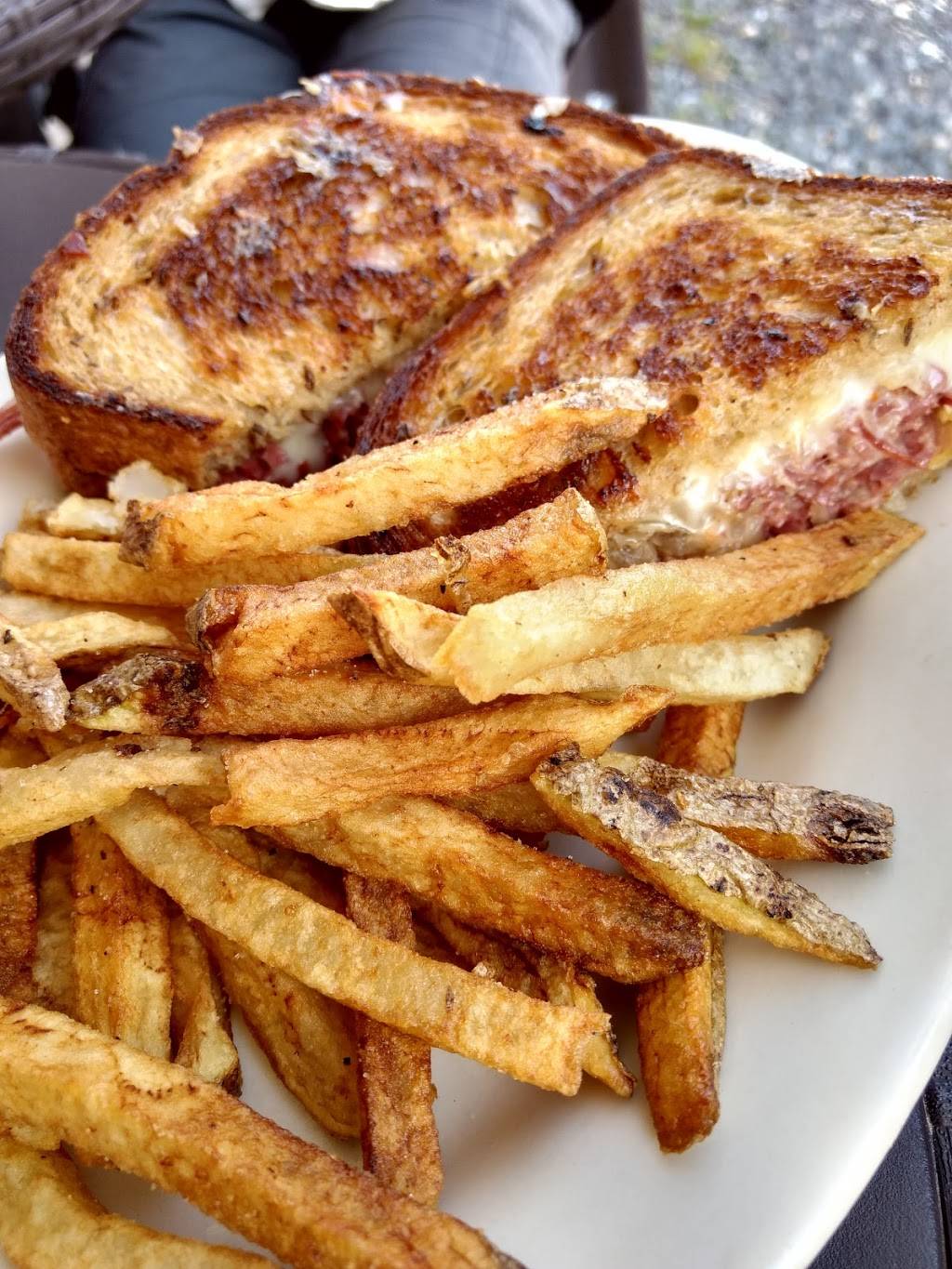 Bobby Ks Roadside Cafe | restaurant | 4099 Kings Hwy, Colonial Beach, VA 22443, USA | 8042247578 OR +1 804-224-7578