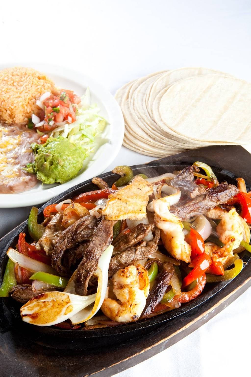 Cucas Mexican Food | restaurant | 2733, 1752 E Lugonia Ave #121, Redlands, CA 92374, USA | 9093891235 OR +1 909-389-1235