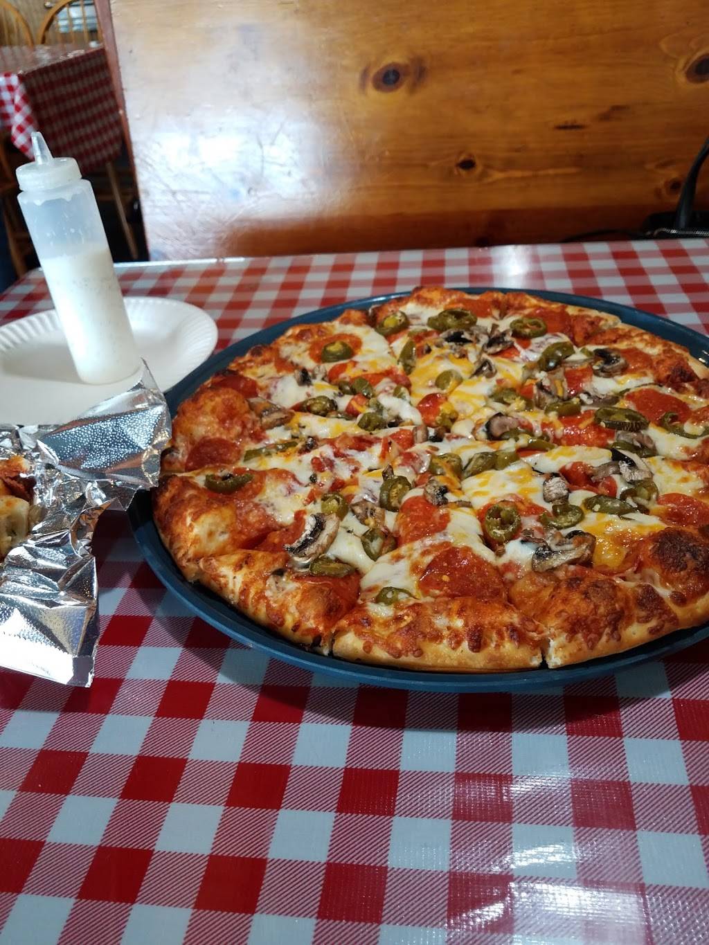 Straw Hat Pizza | restaurant | 1111 W Visalia Rd, Exeter, CA 93221, USA | 5595925111 OR +1 559-592-5111