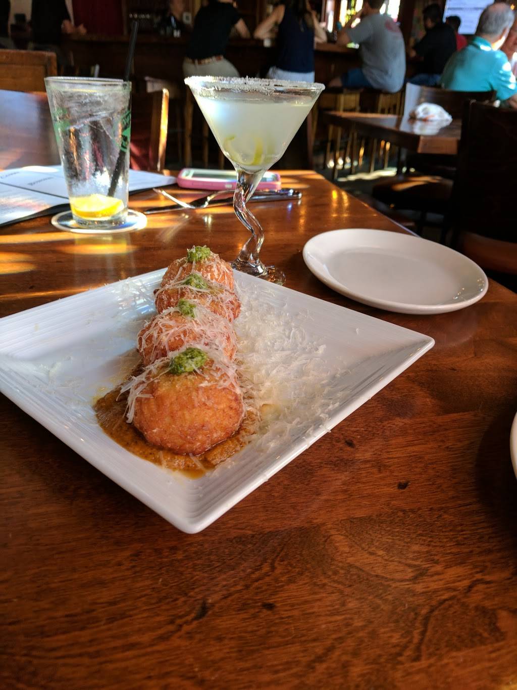 The Sly Fox Pub | restaurant | 795 SW Broad St, Southern Pines, NC 28387, USA | 9107251621 OR +1 910-725-1621