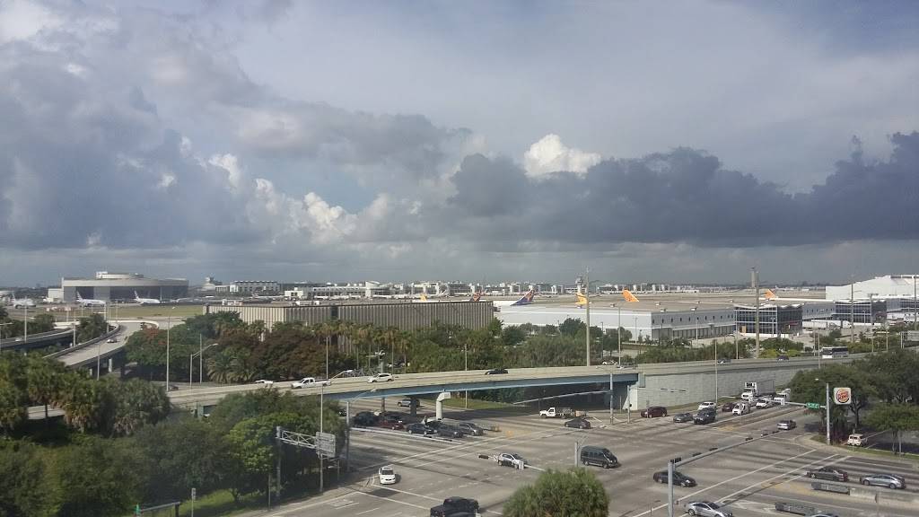 Vista Lounge | restaurant | 1111 S Royal Poinciana Blvd, Miami Springs, FL 33166, USA | 7863697660 OR +1 786-369-7660