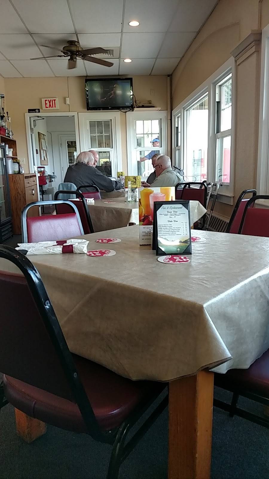 Par Four Restaurant | restaurant | 93 Plant St, Groton, CT 06340, USA | 8604469146 OR +1 860-446-9146