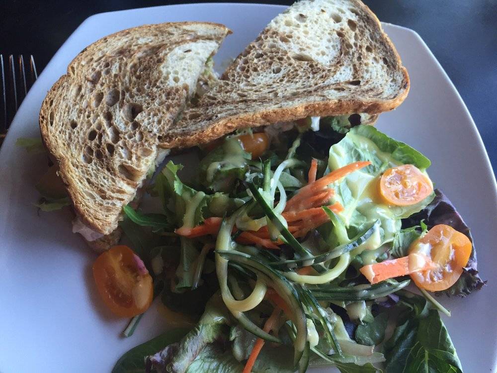 Maximos on Broad | restaurant | 2617 Broad Ave, Memphis, TN 38112, USA | 9014521111 OR +1 901-452-1111