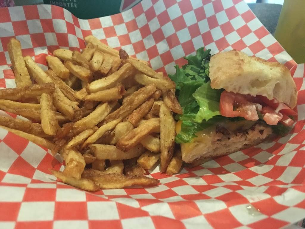 Ellens Bar & Grill | night club | 190 Bovaird Dr W, Brampton, ON L7A 1A2, Canada | 2897523166 OR +1 289-752-3166