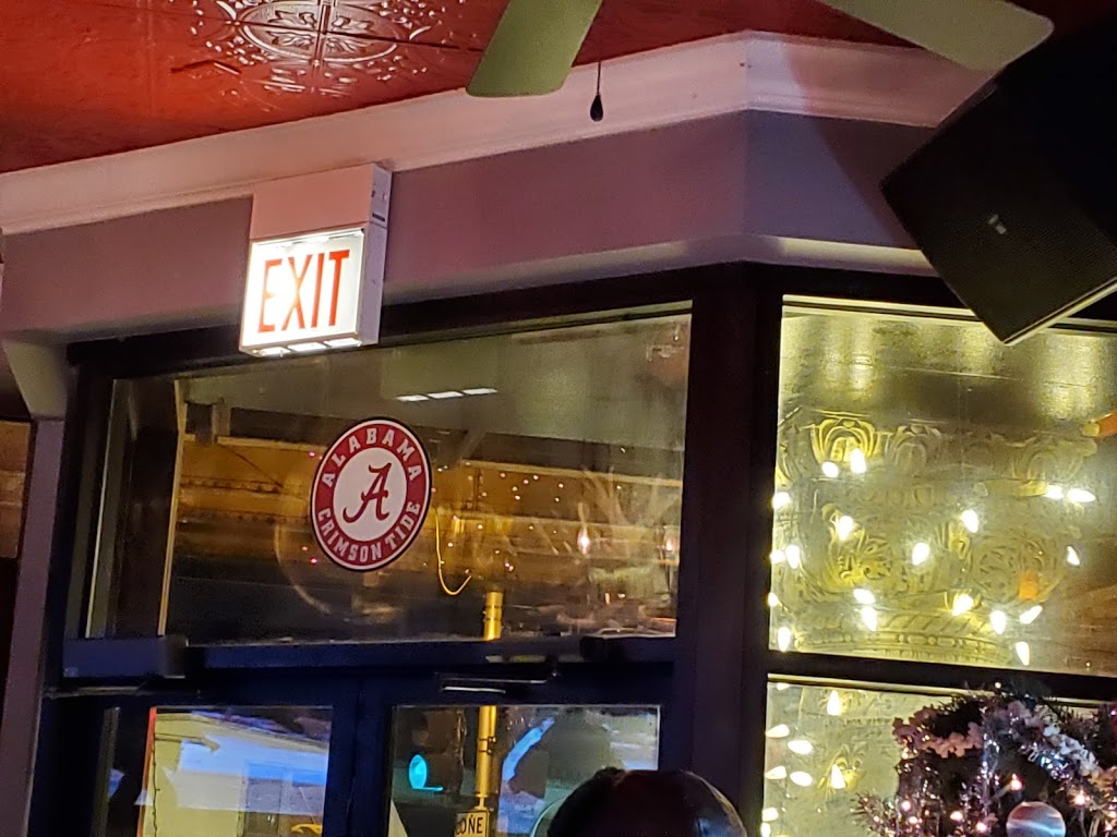 Houndstooth Saloon | restaurant | 3369 N Clark St, Chicago, IL 60657, USA | 7732441166 OR +1 773-244-1166