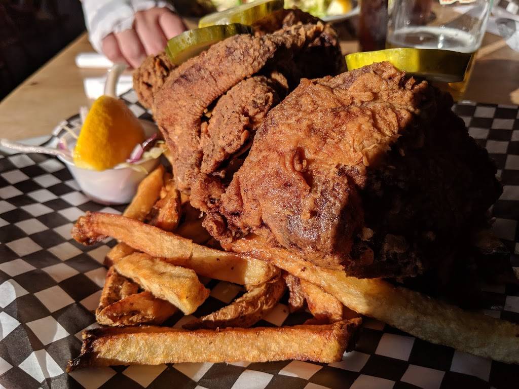 Ernies Roadhouse | restaurant | 7 Queen St W, Cambridge, ON N3C 1G2, Canada | 5196589562 OR +1 519-658-9562