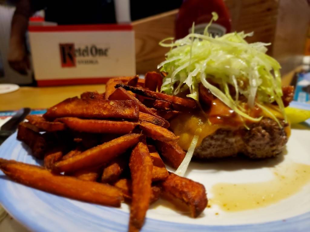 Shore House Bar & Grill | restaurant | 2114 NJ-88, Point Pleasant, NJ 08742, USA | 7328921669 OR +1 732-892-1669