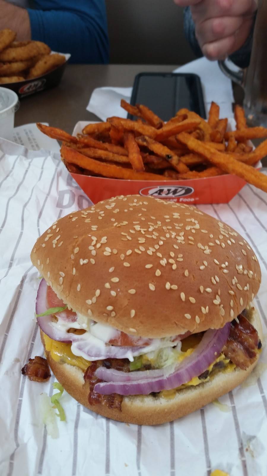 A&W Restaurant | restaurant | 2208 U.S. 9, Lake George, NY 12845, USA | 5186684681 OR +1 518-668-4681