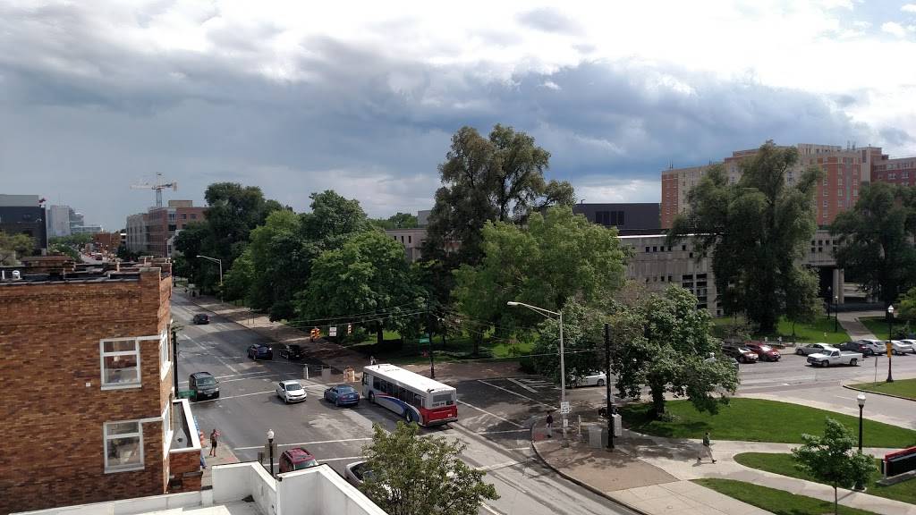 The Big Bar & Grill | restaurant | 1716 N High St, Columbus, OH 43201, USA | 6142941800 OR +1 614-294-1800