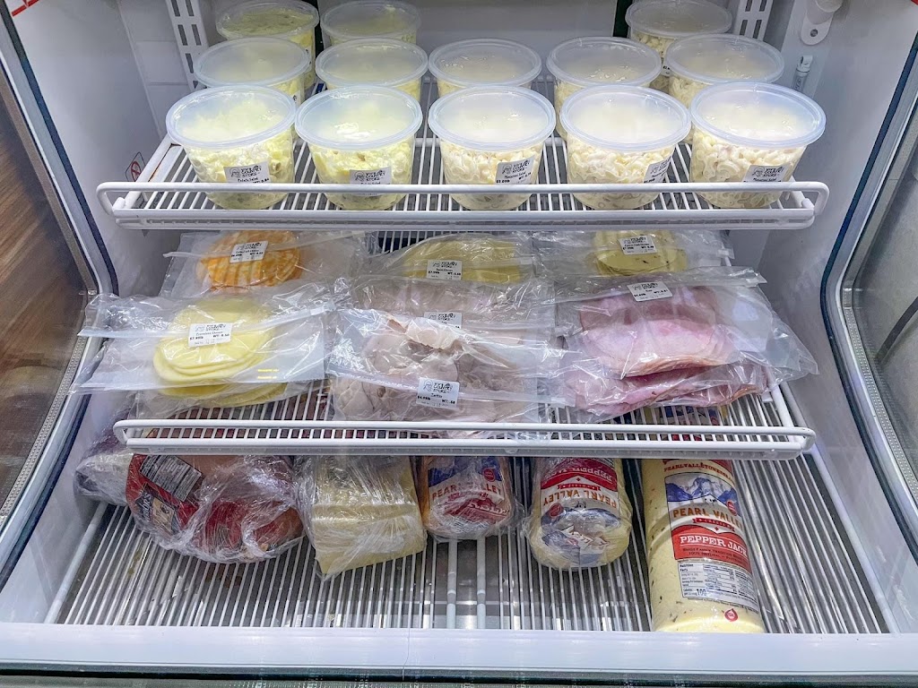 Vivs Country Store | restaurant | 21996 OH-664, South Bloomingville, OH 43152, USA | 7403321111 OR +1 740-332-1111