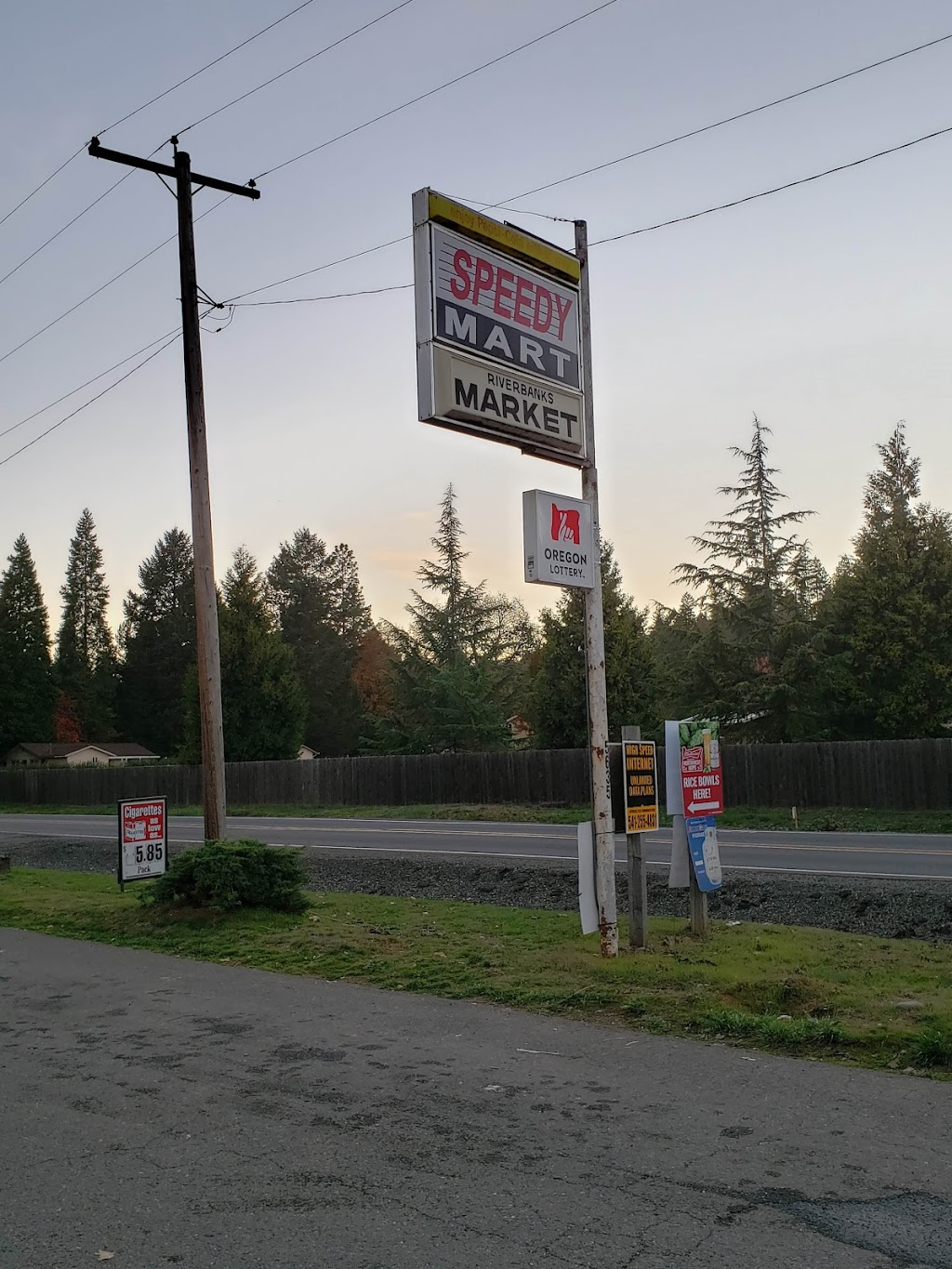 Riverbanks Market | meal takeaway | 5635 Riverbanks Rd, Grants Pass, OR 97527, USA | 5414717183 OR +1 541-471-7183