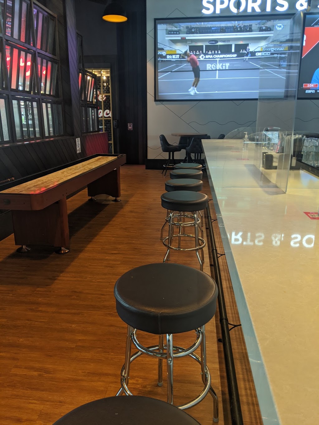 Sports & Social St. Louis | restaurant | 651 Clark Ave, St. Louis, MO 63102, USA | 3144925064 OR +1 314-492-5064