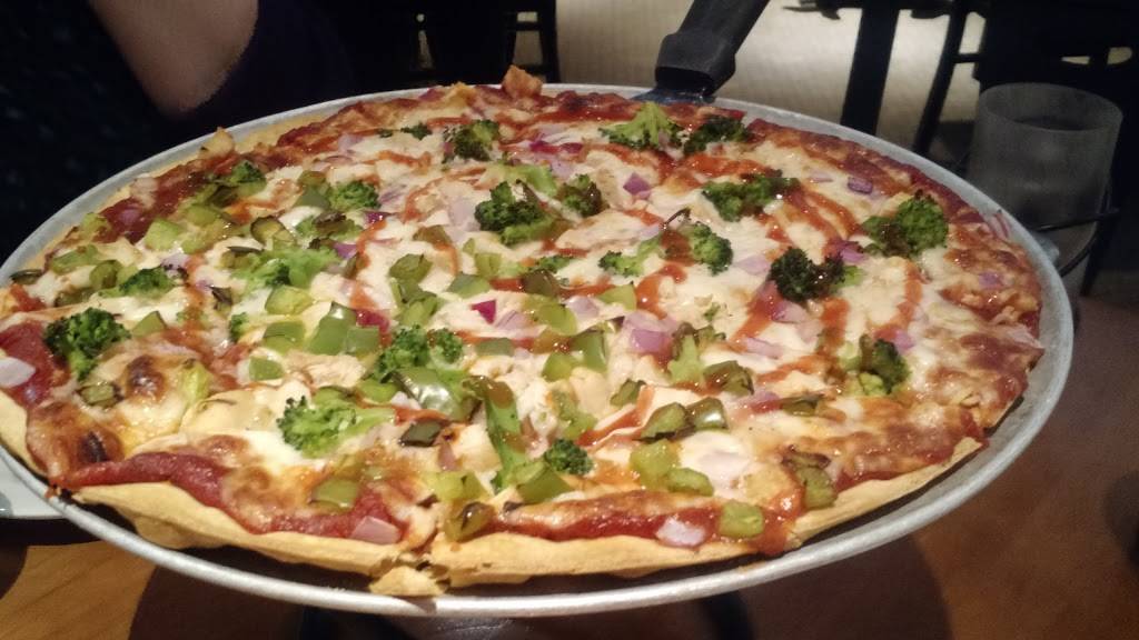 Park Avenue Pizza Company | restaurant | 121 Park Ave, Pewaukee, WI 53072, USA | 2626910503 OR +1 262-691-0503