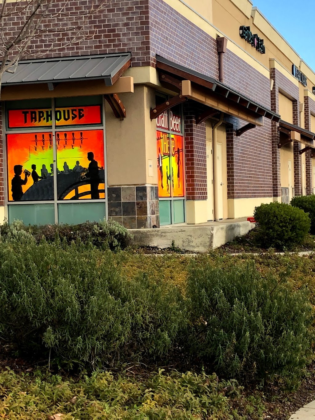 Auburn Community Tap House and Bottle Shop | restaurant | 1850 Grass Valley Hwy, Auburn, CA 95603, USA | 5305372728 OR +1 530-537-2728