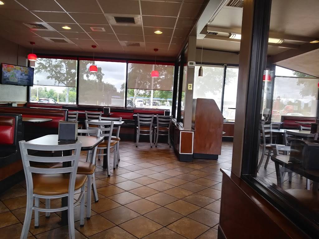Hardees | restaurant | 6292 Commercial Way, Weeki Wachee, FL 34613, USA | 3525969068 OR +1 352-596-9068