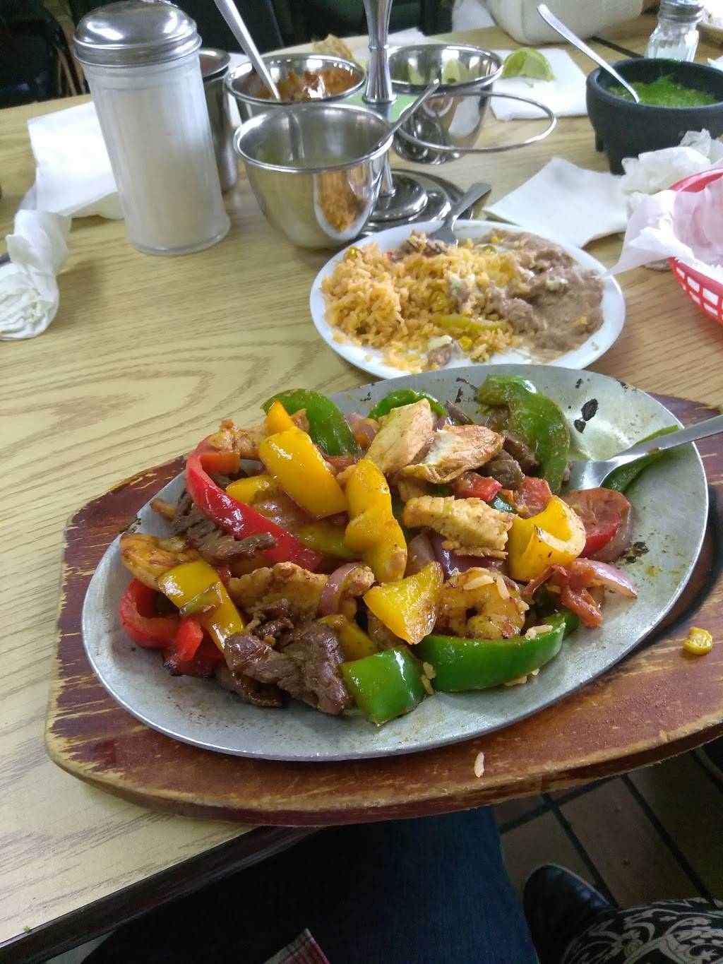 El Nuevo Taconazo Restaurant | restaurant | 2350 W Cermak Rd, Chicago, IL 60608, USA | 7732472795 OR +1 773-247-2795