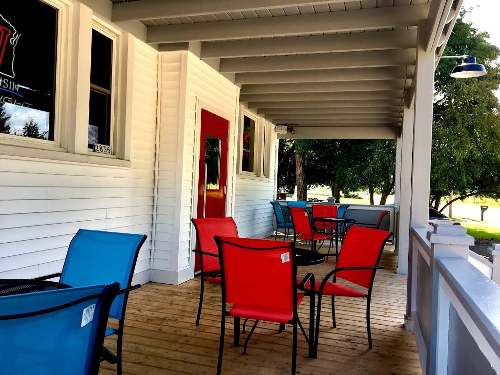 Beachcomber Bar & Grill | restaurant | 2836 Fond Du Lac Rd, Oshkosh, WI 54902, USA | 9202302836 OR +1 920-230-2836