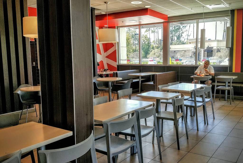 McDonalds | cafe | 1941 E Montgomery Cross Rd, Savannah, GA 31406, USA | 9124010734 OR +1 912-401-0734