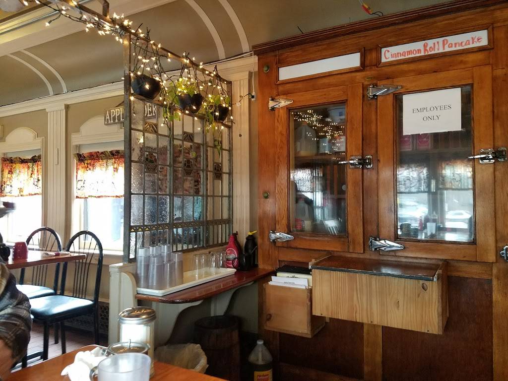 Railway Cafe | restaurant | 938 Lees River Ave, Somerset, MA 02726, USA | 5086179403 OR +1 508-617-9403