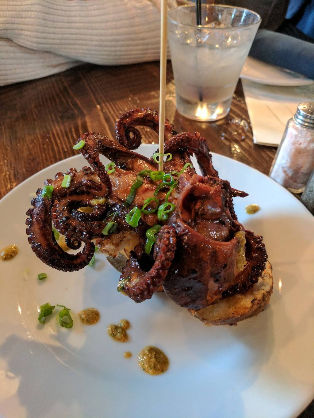 C-viche | restaurant | 2165 S Kinnickinnic Ave, Milwaukee, WI 53207, USA | 4148007329 OR +1 414-800-7329