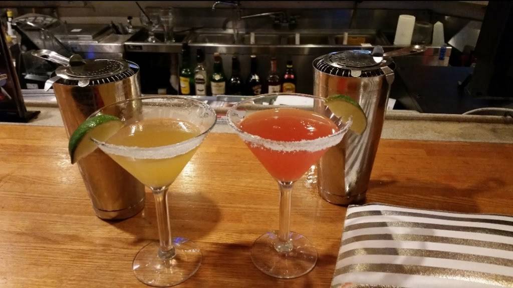 Applebees Grill + Bar | restaurant | 1125 E Main St, Carbondale, IL 62901, USA | 6185295715 OR +1 618-529-5715