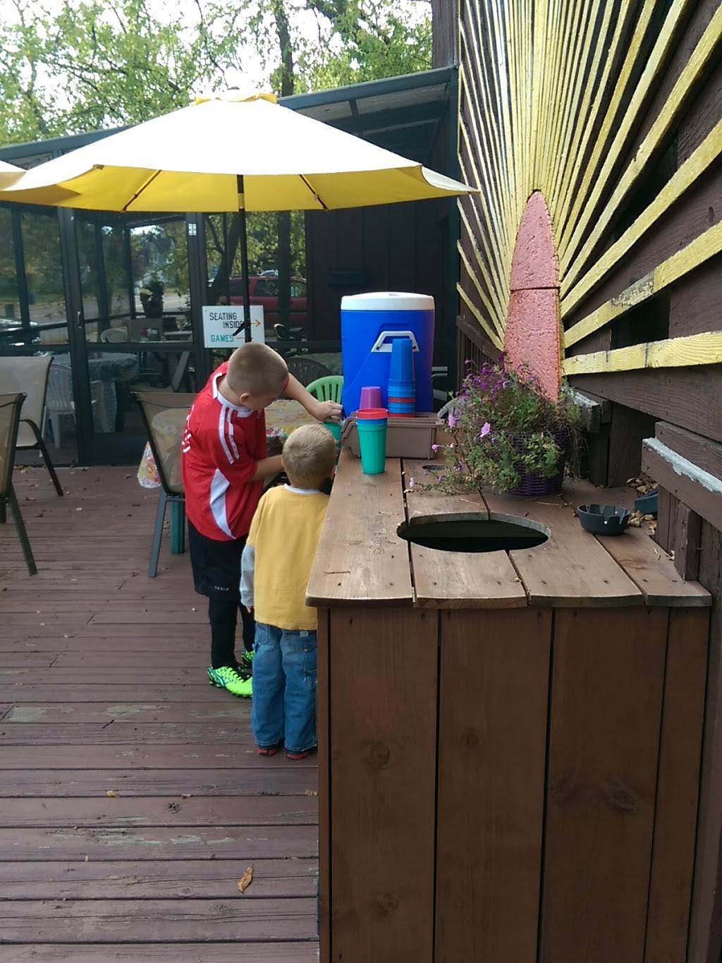 Sam Hicks Real Food Drive In | restaurant | 921 River St, Spooner, WI 54801, USA | 7156359119 OR +1 715-635-9119