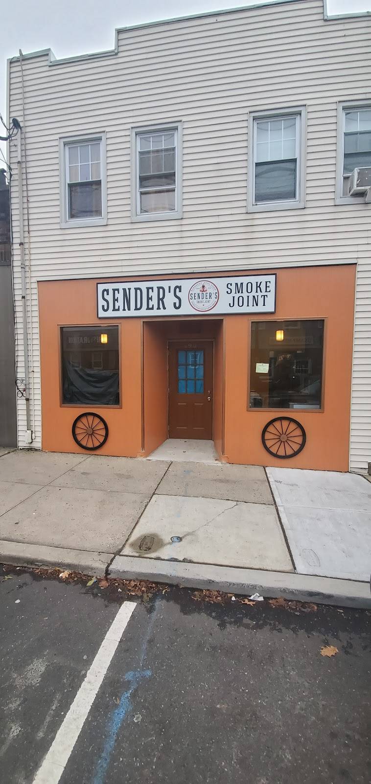 Senders Smoke Joint | restaurant | 190 W Englewood Ave, Teaneck, NJ 07666, USA | 2013572255 OR +1 201-357-2255
